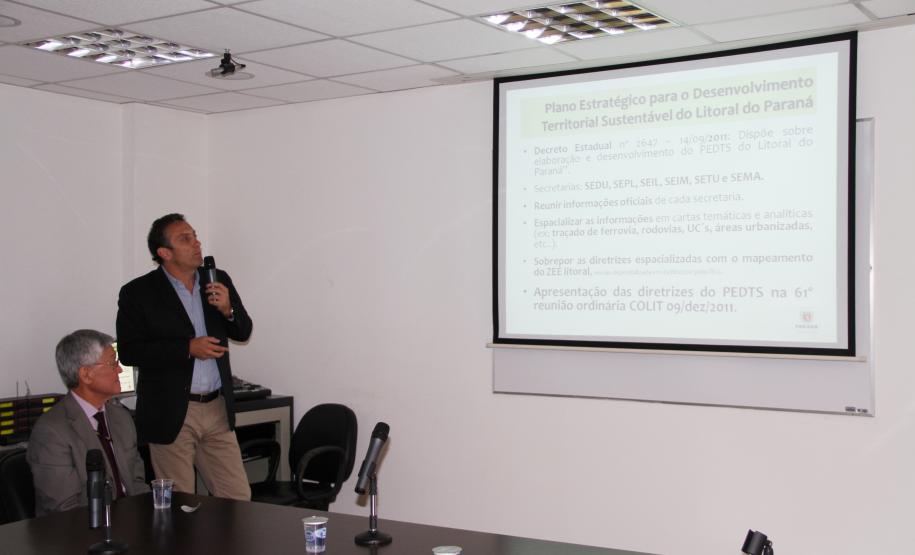 Ainda na reunião, o diretor de Meio Ambiente da Administração dos Portos de Paranaguá e Antonina (Appa) , Marco Aurélio Ziliotto, apresentou o Zoneamento Ecológico Econômico do Litoral, do Instituto de Terras, Cartografia e Geociências do Paraná (ITCG) e falou do que o Porto vem fazendo na área ambiental.