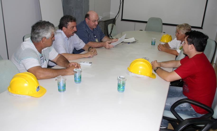 Nesta quarta-feira (26), a Terminais Portuários Ponta do Félix, empresa que opera no Porto de Antonina, assinou um convênio para repassar R$ 72 mil a duas associações de moradores do município. A verba será revertida, pelas entidades, em atendimento à população. Cada uma receberá R$ 36 mil, em três anos