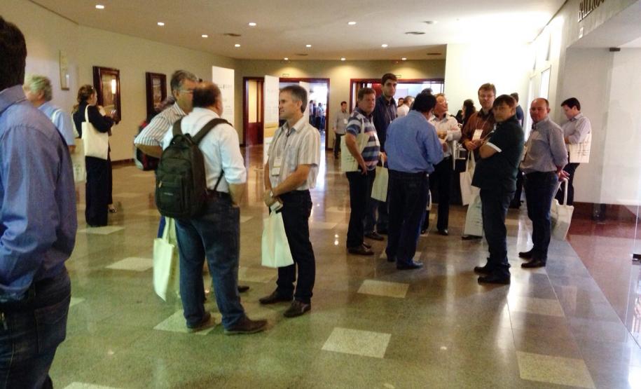 Especialistas de diferentes partes do mundo participam, em Foz do Iguaçu, do 2º Fórum de Agricultura da América do Sul. Com o tema “Inovação e Sustentabilidade no Campo”, o evento discute o agronegócio mundial a partir da realidade sul-americana. Os portos do Paraná estão presentes no evento.