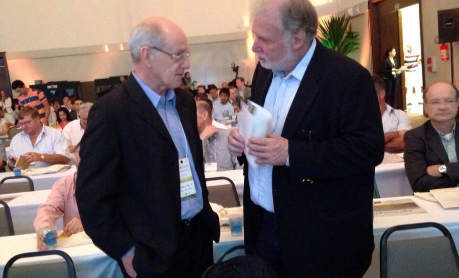 Especialistas de diferentes partes do mundo participam, em Foz do Iguaçu, do 2º Fórum de Agricultura da América do Sul. Com o tema “Inovação e Sustentabilidade no Campo”, o evento discute o agronegócio mundial a partir da realidade sul-americana. Os portos do Paraná estão presentes no evento.