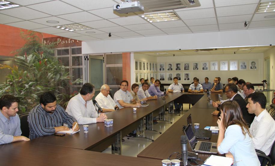 Na próxima segunda-feira (1/12), a Administração dos Portos de Paranaguá e Antonina (Appa) vai protocolar junto à Secretaria de Portos da Presidência da República (SEP), o novo Plano de Desenvolvimento e Zoneamento (PDZ) do Porto de Paranaguá. O documento, revisto, foi aprovado com ampla participação da comunidade portuária e do setor produtivo do Estado, nesta sexta-feira (28/11).