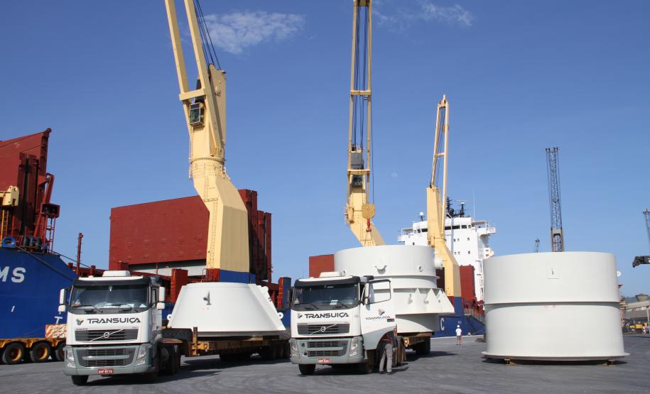 Primeiras peças da nova fábrica da Klabin são descarregadas no Porto de Paranaguá