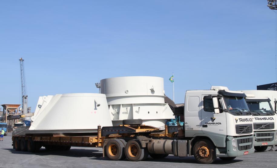 Primeiras peças da nova fábrica da Klabin são descarregadas no Porto de Paranaguá