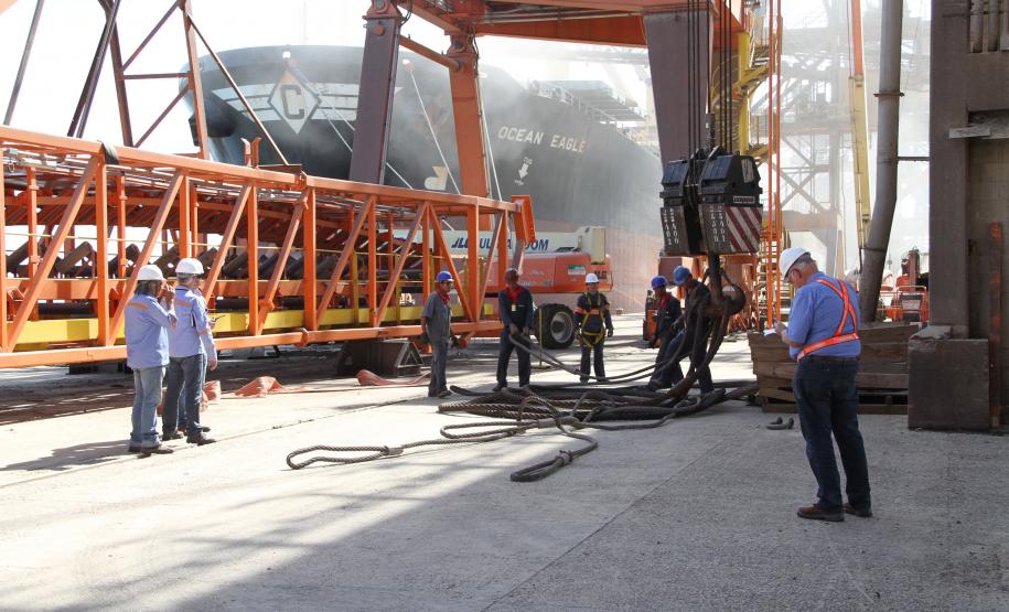 Durante quase um mês, engenheiros, projetistas e técnicos da segurança no trabalho fizeram os cálculos para que a operação saísse perfeita