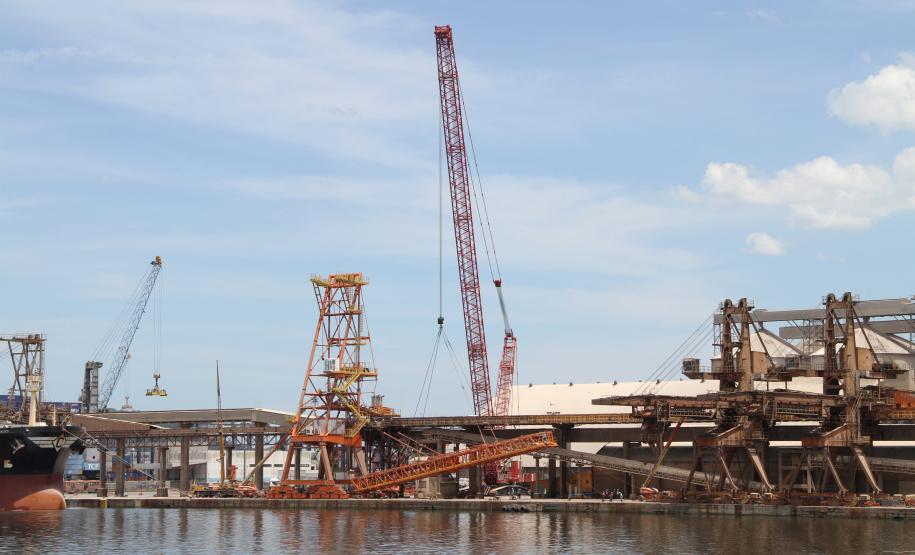 Com lanças nessas proporções, os novos shiploaders terão maior alcance sobre o porão do navio, bem como maior altura acima do piso do cais, possibilitando melhor operacionalidade
para navios maiores.