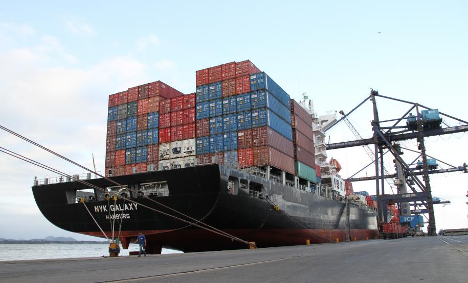 No fechamento do período, ainda se destaca a movimentação de contêineres. De janeiro a novembro, este ano, foram 699.729 unidades (TEUs); 3% a mais que a quantidade movimentadas no ano passado (678.290). O que puxou essa alta foi a exportação que, em 2014, foi 8% maior.