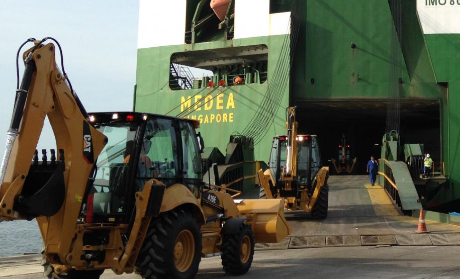 Na importação de Carga Geral,  os principais destaques são os veículos, produtos siderúrgicos, máquinas (equipamentos e peças), fertilizantes (em saca) e tratores. Entre esses, o maior aumento registrado foi dos fertilizantes. De 749 toneladas movimentadas em bags, de janeiro a novembro de 2013, passou para 5.771 toneladas, este ano; uma alta de 670%.