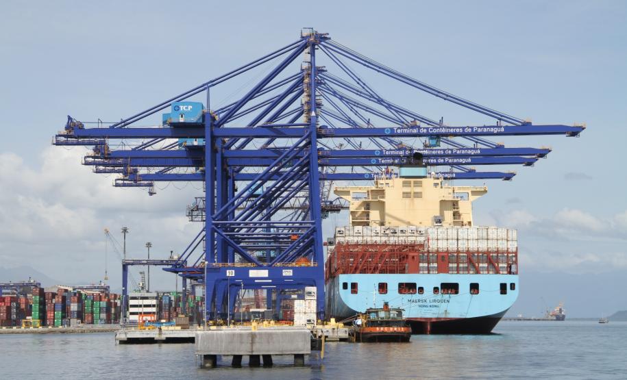 Ao longo do ano, foram exportadas 27,9 milhões de toneladas em cargas e importadas 17,1 milhões de toneladas pelos Portos de Paranaguá e Antonina