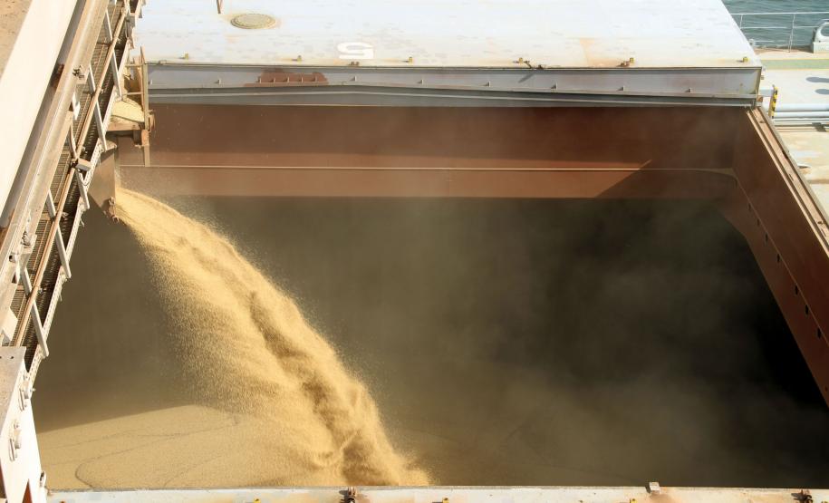 O Porto receberá nos próximos dias 27 navios que já estão programados para carregar quase um milhão de toneladas de soja, milho, farelo e trigo.