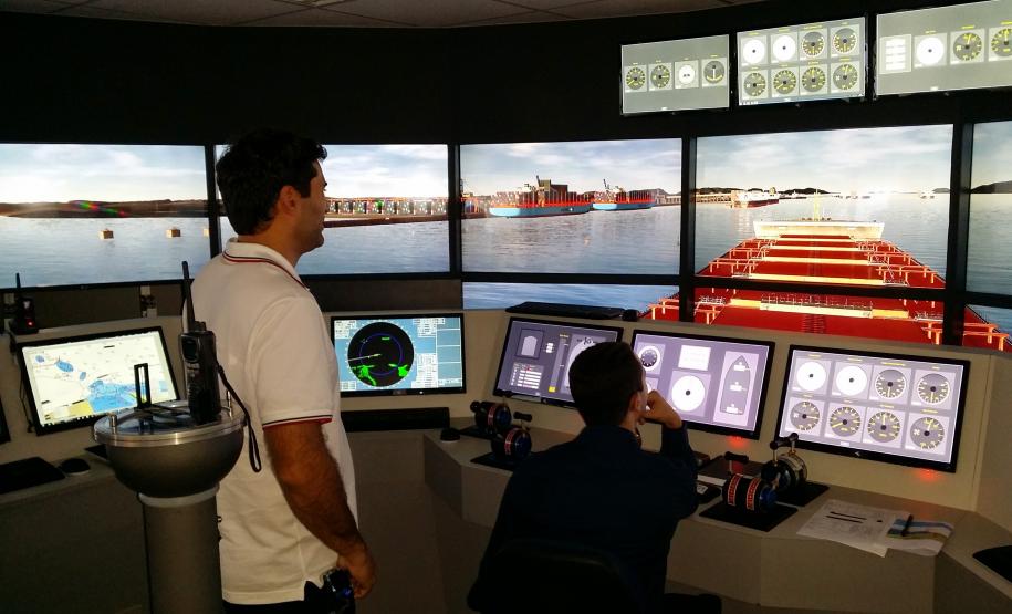 Teste comprova viabilidade do novo projeto de pier em “F” do Porto de Paranaguá Teste comprova viabilidade do novo projeto de pier em “F” do Porto de Paranaguá