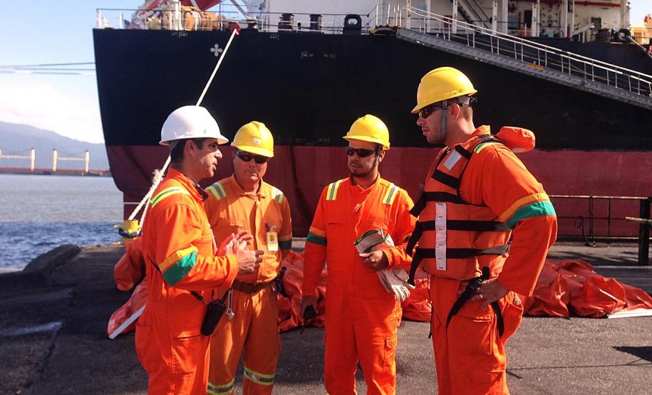 AVISO DE PAUTA - Porto de Paranaguá promove simulado de atendimento a emergência ambiental AVISO DE PAUTA - Porto de Paranaguá promove simulado de atendimento a emergência ambiental