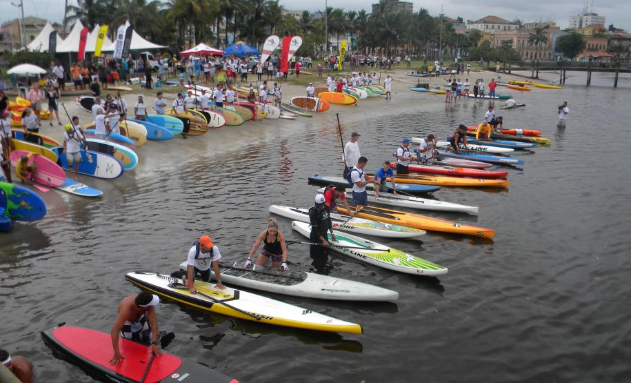 Remada dos 80 anos do Porto de Paranaguá reúne 200 participantes