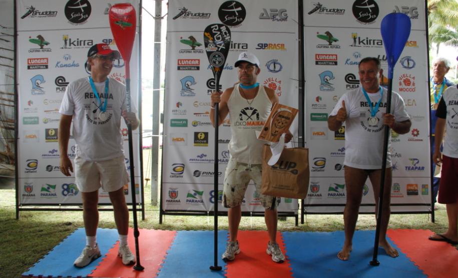 Remada dos 80 anos do Porto de Paranaguá reúne 200 participantes