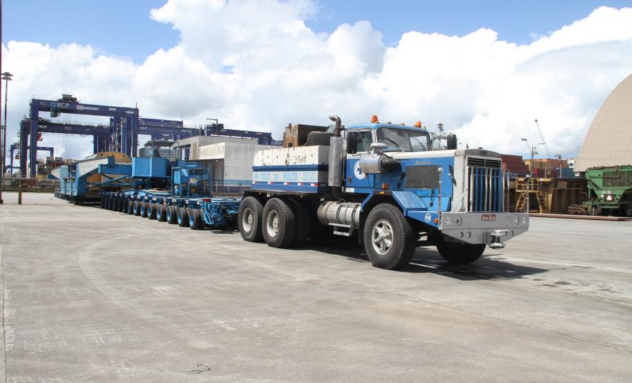 Porto de Paranaguá recebe peça de 185 toneladas para fábrica da Klabin