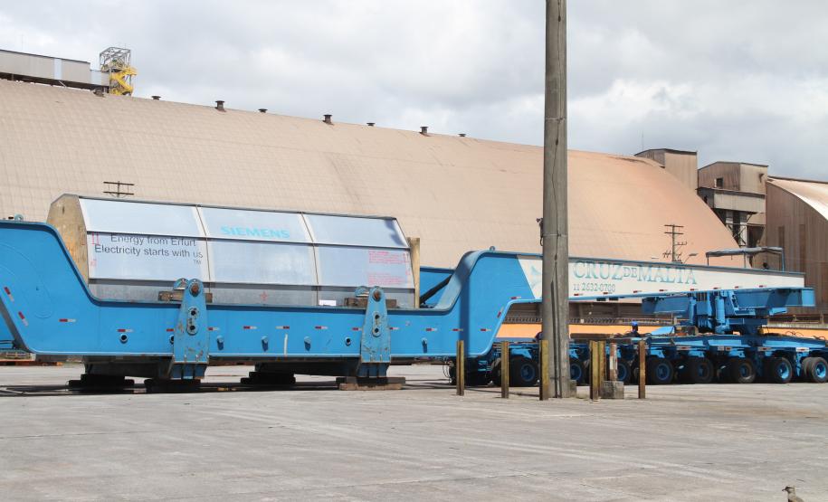 Porto de Paranaguá recebe peça de 185 toneladas para fábrica da Klabin