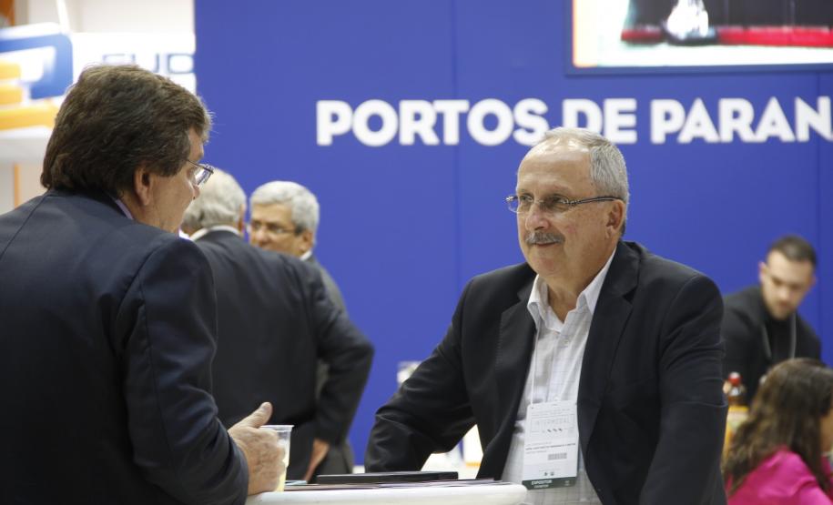 Portos do Paraná atraem novos negócios em feira mais importante do setor