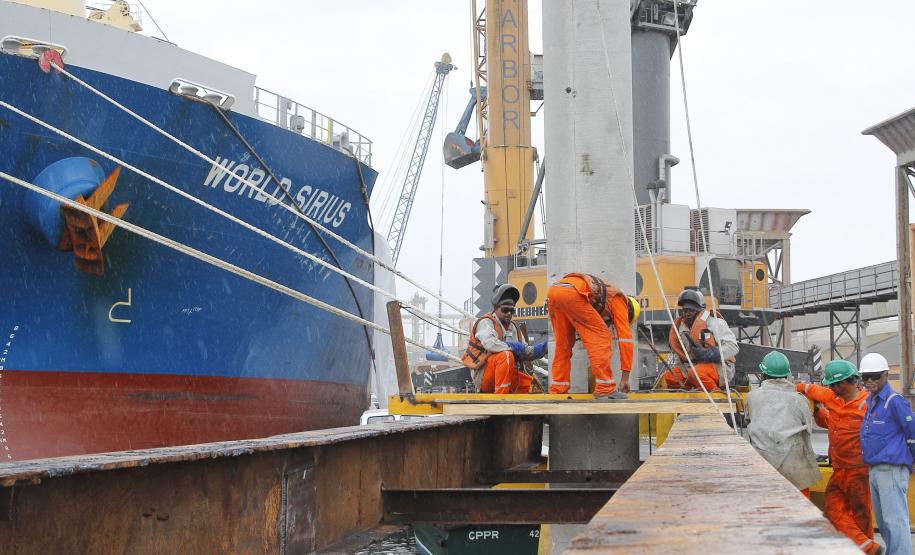 Porto de Paranaguá inicia obra de reforço do cais