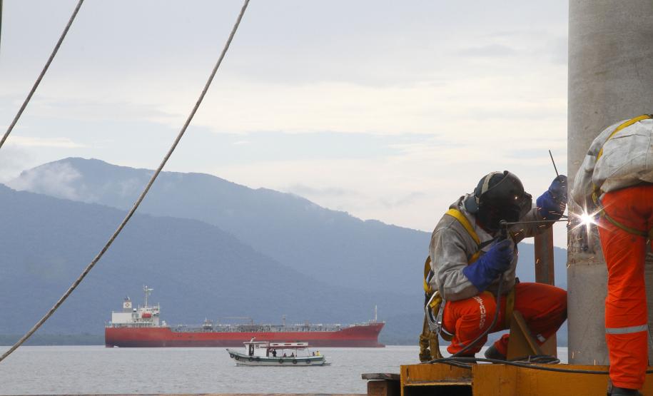 Porto de Paranaguá inicia obra de reforço do cais