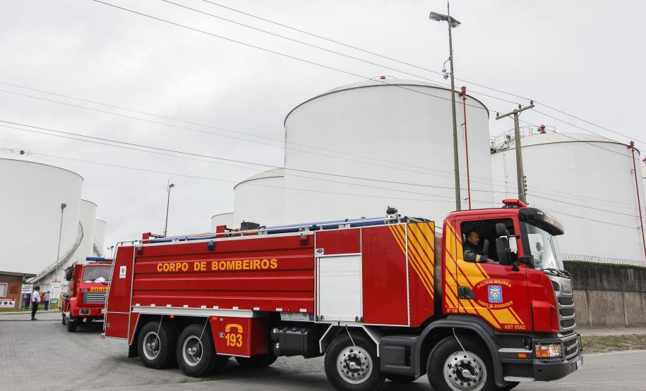 Simulado comprova capacidade do Porto de Paranaguá para atender emergências A realização do 1º Simulado Prático para Prevenção de Acidentes em Terminais Líquidos, coordenado pela Administração dos Portos de Paranaguá e Antonina (Appa), nesta quarta-feira (28), comprovou a capacidade de 100% de atendimento e resposta rápida para um eventual acidente de incêndio ou explosão.