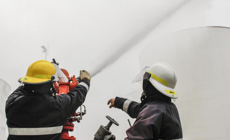 Simulado comprova capacidade do Porto de Paranaguá para atender emergências A realização do 1º Simulado Prático para Prevenção de Acidentes em Terminais Líquidos, coordenado pela Administração dos Portos de Paranaguá e Antonina (Appa), nesta quarta-feira (28), comprovou a capacidade de 100% de atendimento e resposta rápida para um eventual acidente de incêndio ou explosão.