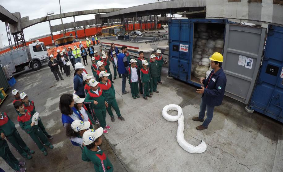 Porto de Paranaguá lança o projeto de educação ambiental Porto Escola Porto de Paranaguá lança o projeto de educação ambiental Porto Escola