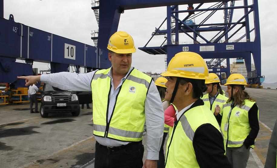 Porto de Paranaguá recebe desembargador do TRF4