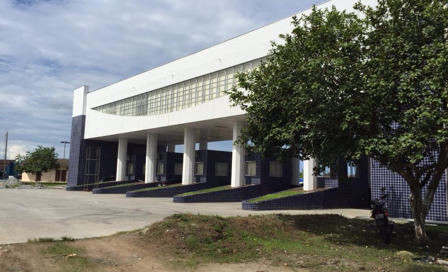 O Pátio de Triagem de Caminhões do Porto de Paranaguá recebeu nos primeiros meses de 2015, entre janeiro e abril, 113.350 veículos. O balanço mostra que houve um aumento de 78% no número de caminhões que utilizaram o local, na comparação com o mesmo período de 2010, quando o pátio público recebeu 88.946 caminhões.