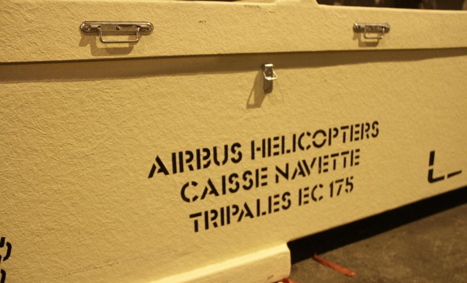 Maior helicóptero executivo do mundo desembarca no Brasil pelo Porto de Paranaguá