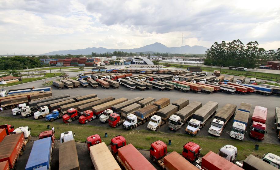 Portos paranaenses batem recordes históricos em exportação