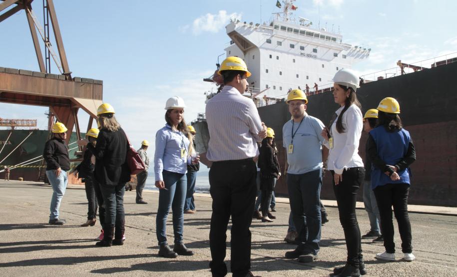 Porto de Paranaguá promove oficina sobre resíduos e controle de zoonoses