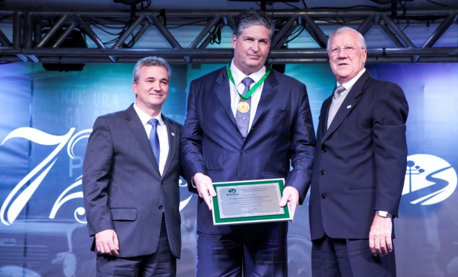 Porto de Paranaguá aumenta em 107% o recebimento de caminhões no mês de junho Porto de Paranaguá aumenta em 107% o recebimento de caminhões no mês de junho