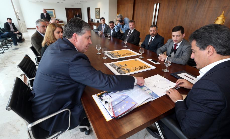 Appa entrega projeto de ciclovia que interligará Morretes e Antonina Appa entrega projeto de ciclovia que interligará Morretes e Antonina