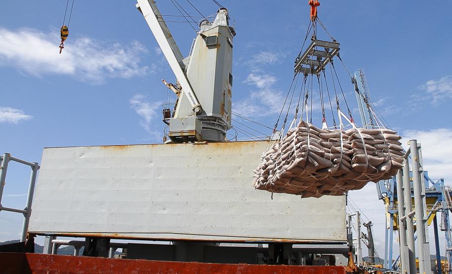 Porto atende pico da safra e atinge maior movimentação mensal da história
