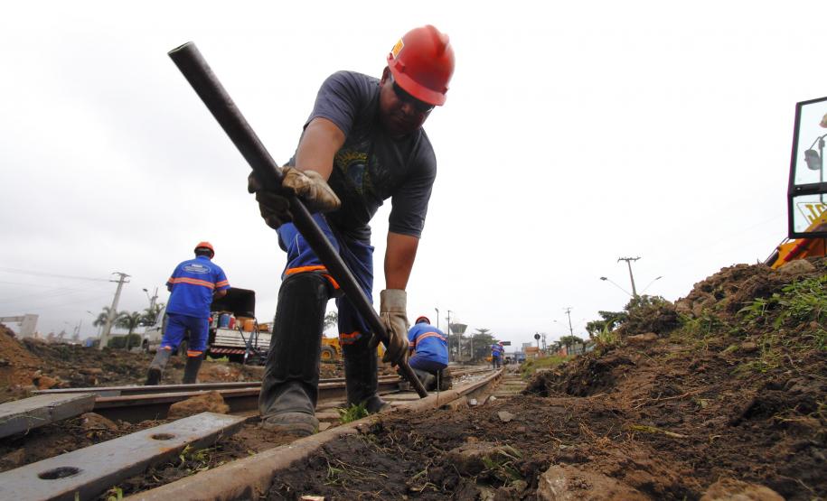 Parceria entre Appa e Rumo ALL vai recuperar trilhos e passagens de nível de Paranaguá Parceria entre Appa e Rumo ALL vai recuperar trilhos e passagens de nível de Paranaguá