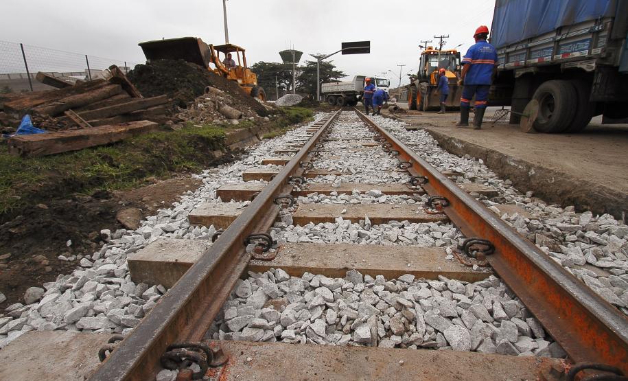 Parceria entre Appa e Rumo ALL vai recuperar trilhos e passagens de nível de Paranaguá Parceria entre Appa e Rumo ALL vai recuperar trilhos e passagens de nível de Paranaguá