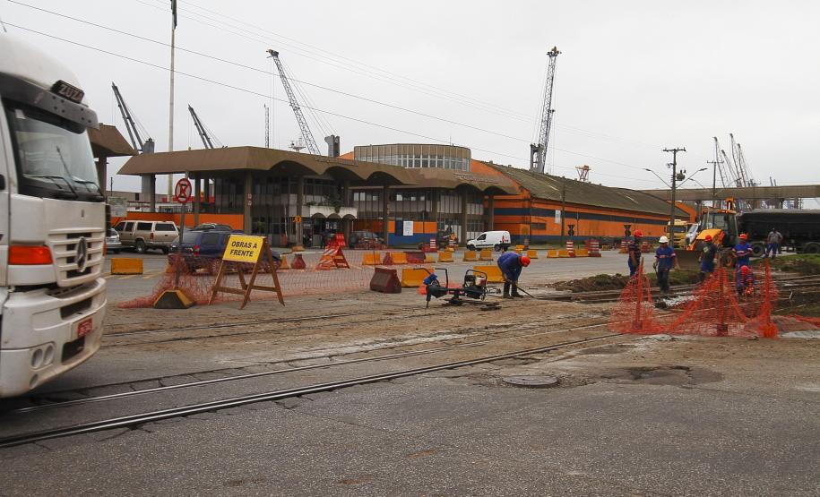Parceria entre Appa e Rumo ALL vai recuperar trilhos e passagens de nível de Paranaguá Parceria entre Appa e Rumo ALL vai recuperar trilhos e passagens de nível de Paranaguá