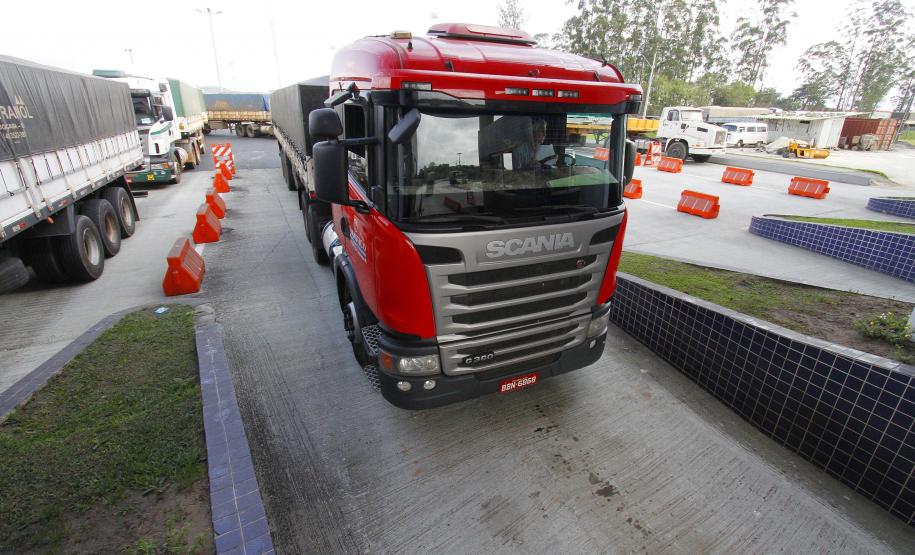 Porto de Paranaguá já utiliza os novos acessos ao pátio de caminhões