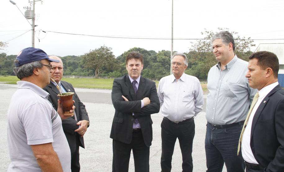 Caminhoneiros e deputados atestam novos investimentos no Pátio de Triagem Caminhoneiros e deputados atestam novos investimentos no Pátio de Triagem