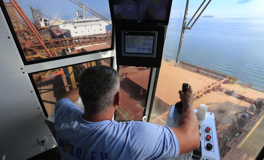 Porto de Paranaguá terá megaexportação de soja e milho