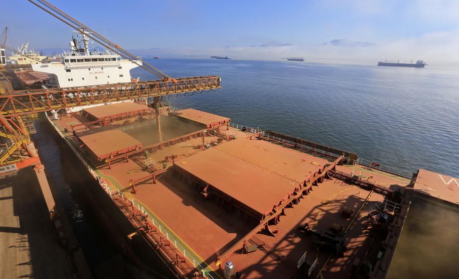 Porto de Paranaguá terá megaexportação de soja e milho