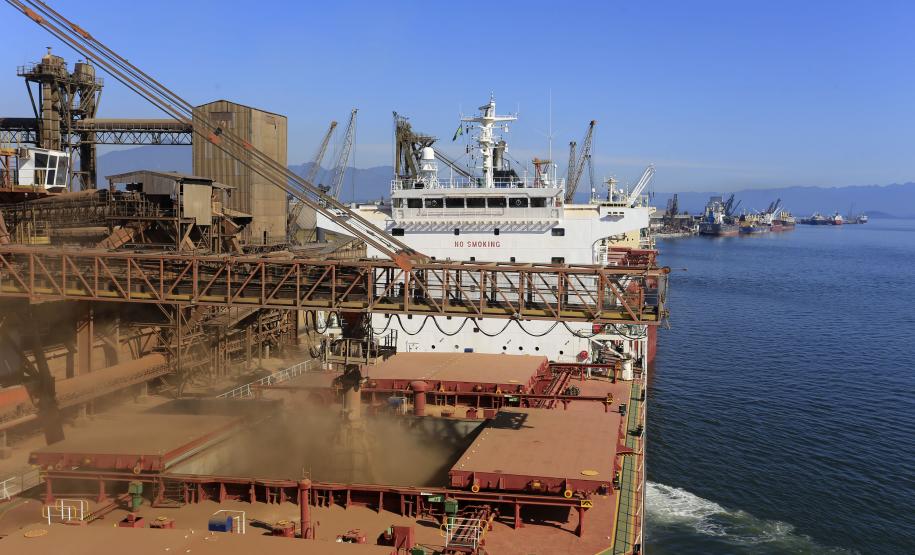 Porto de Paranaguá terá megaexportação de soja e milho