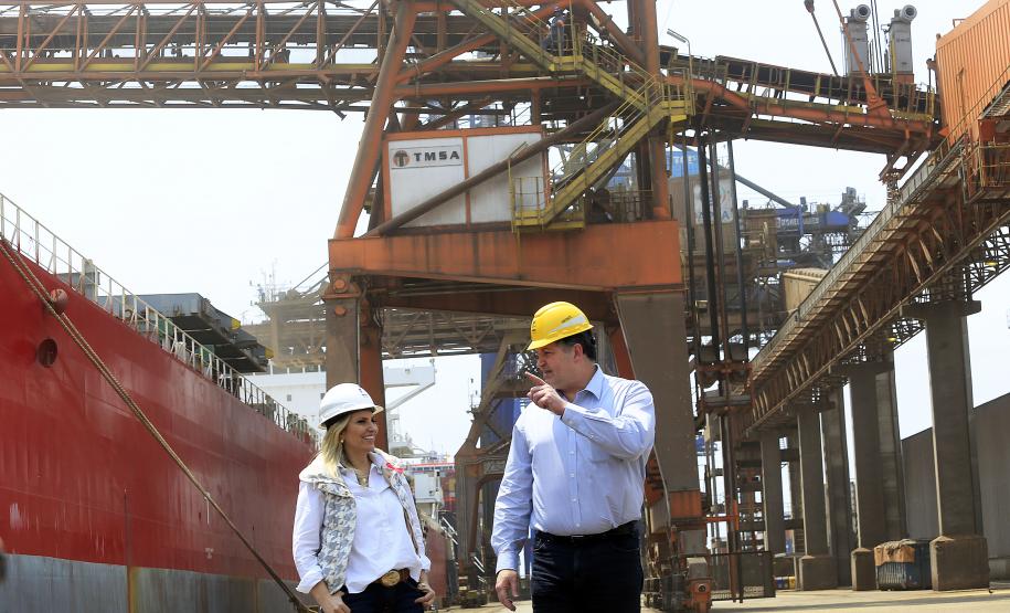 Mais um moderno carregador de navios começa a operar no Porto de Paranaguá