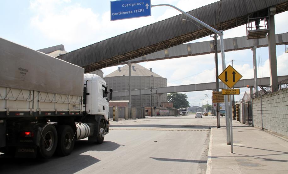 Porto receberá sistema de rastreamento e controle de caminhões e cargas Porto receberá sistema de rastreamento e controle de caminhões e cargas