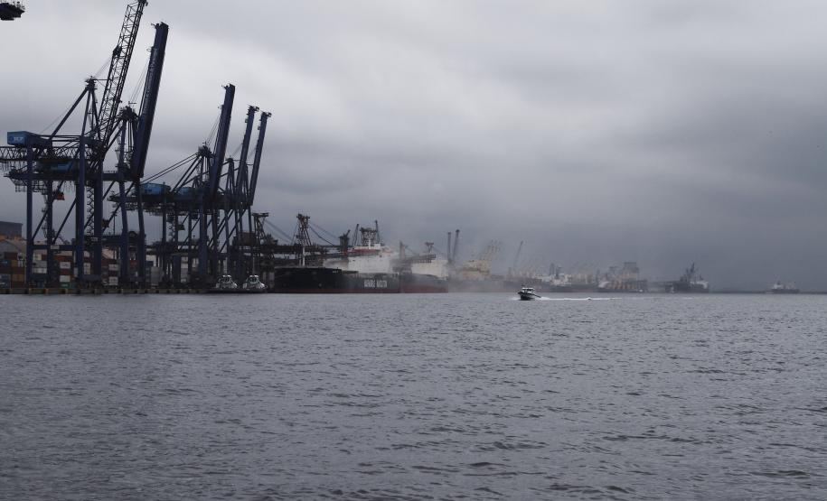 Apesar do triplo da chuva no bimestre, Paranaguá aumenta em 9,9% escoamento de grãos Apesar do triplo da chuva no bimestre, Paranaguá aumenta em 9,9% escoamento de grãos