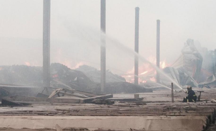 Apoio de voluntários foi fundamental para conter incêndio em Paranaguá