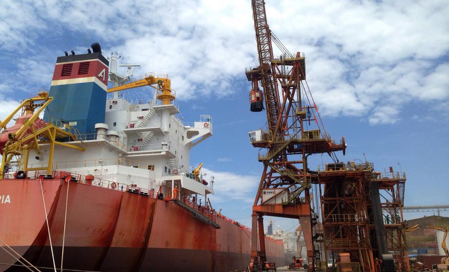 Porto de Paranaguá finaliza montagem do quarto shiploader