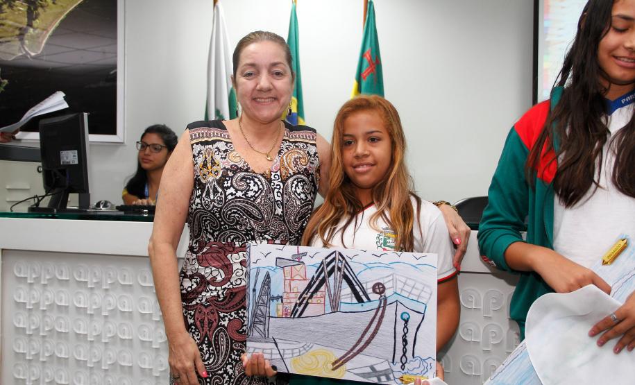 Projeto Porto Escola premia alunos e será ampliado em 2016 Projeto Porto Escola premia alunos e será ampliado em 2016