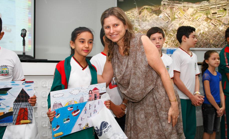 Projeto Porto Escola premia alunos e será ampliado em 2016 Projeto Porto Escola premia alunos e será ampliado em 2016