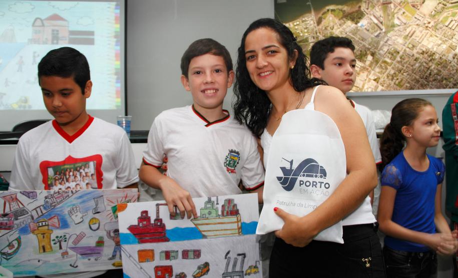 Projeto Porto Escola premia alunos e será ampliado em 2016 Projeto Porto Escola premia alunos e será ampliado em 2016