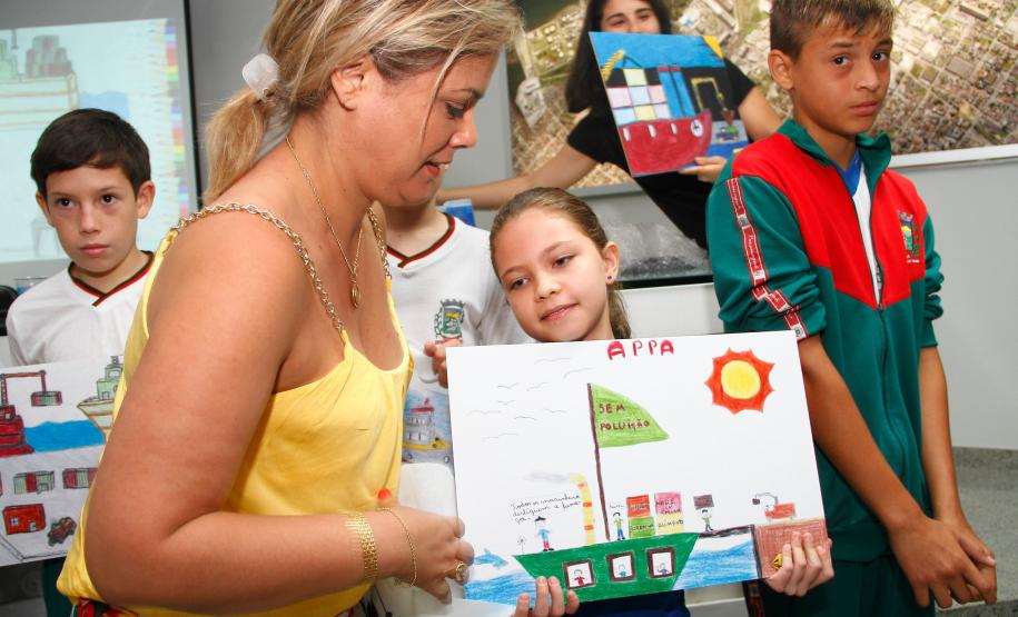 Projeto Porto Escola premia alunos e será ampliado em 2016 Projeto Porto Escola premia alunos e será ampliado em 2016